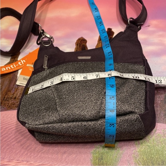 Baggallini Cross Over Crossbody Anti-theft Bag - Picture 9 of 11